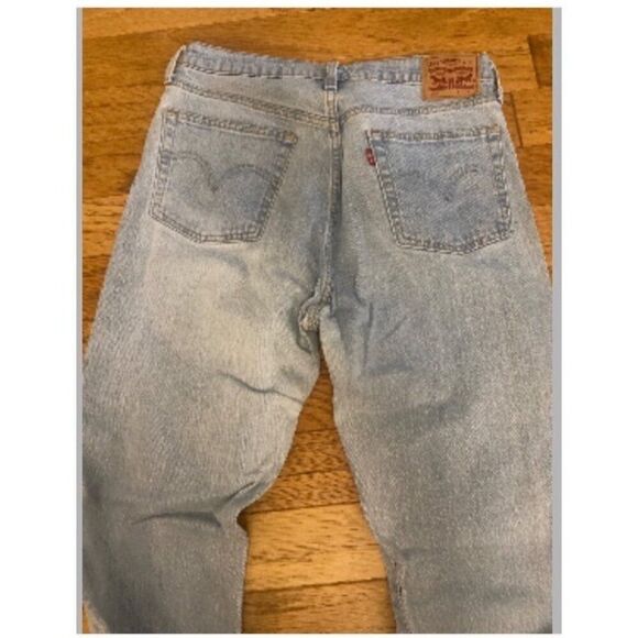 Levi's women's Light Wash button fly high rise 31W x 32L cotton jeans - Picture 4 of 11